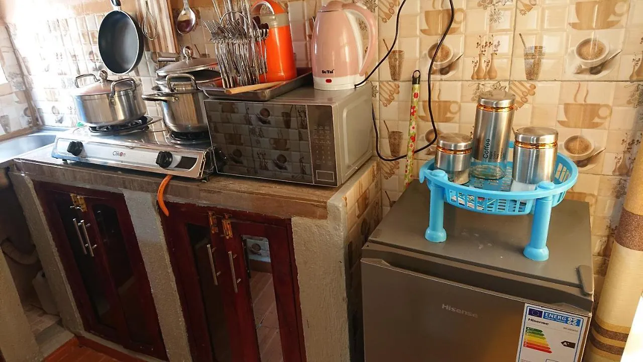 Residential Superb Rooms, With Wifi, Netflix, Parking, Kitchen كامبالا