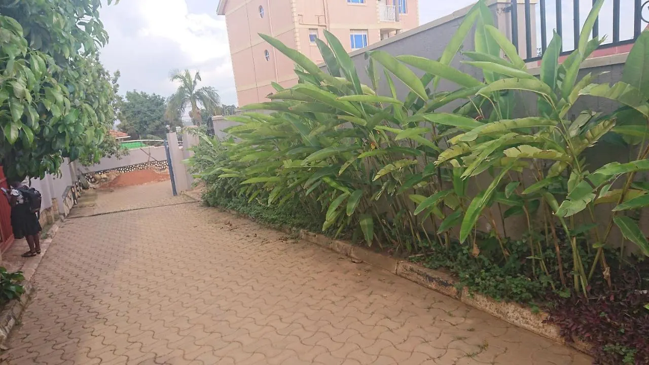 منزل للإقامة Residential Superb Rooms, With Wifi, Netflix, Parking, Kitchen كامبالا