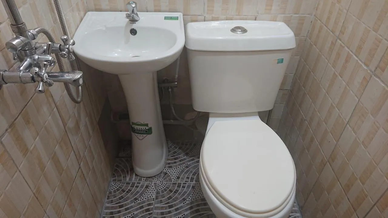 Residential Superb Rooms, With Wifi, Netflix, Parking, Kitchen كامبالا منزل للإقامة