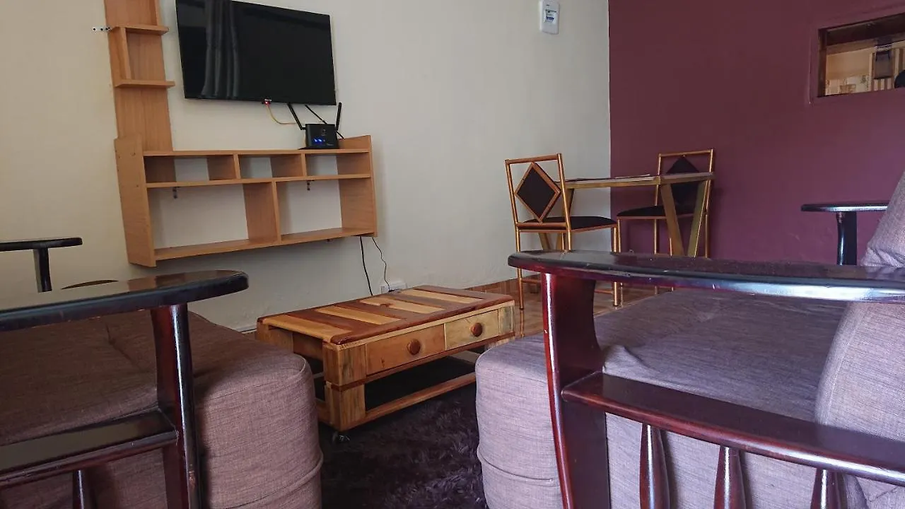 Residential Superb Rooms, With Wifi, Netflix, Parking, Kitchen كامبالا 0*,